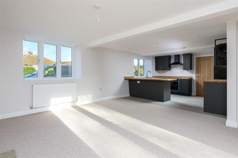 27 Grantham Road, Ropsley, Grantham, NG33 4BX