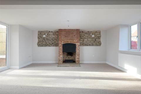 27 Grantham Road, Ropsley, Grantham, NG33 4BX