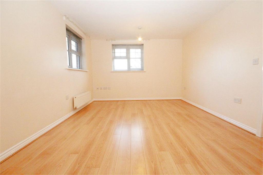 The Beeches, Hampton Court Way, Widnes, WA8 2 bed apartment £550 pcm