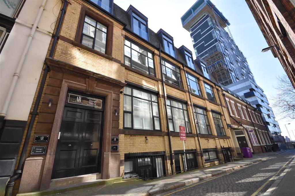 Fazakerley Street, Liverpool 2 bed penthouse £975 pcm (£225 pw)