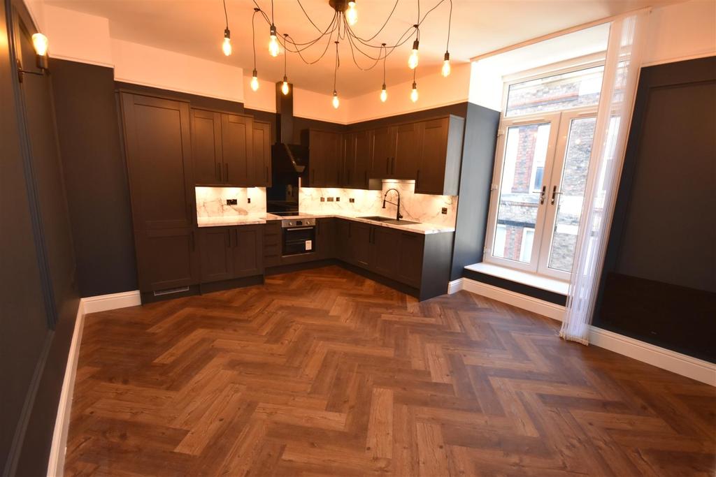 Fazakerley Street, Liverpool 2 bed penthouse £975 pcm (£225 pw)