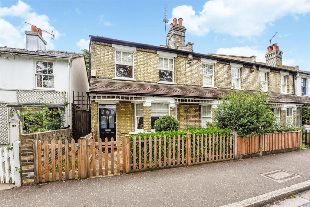 First cross road, Twickenham 3 bed terraced house £2,100 pcm (£485 pw)