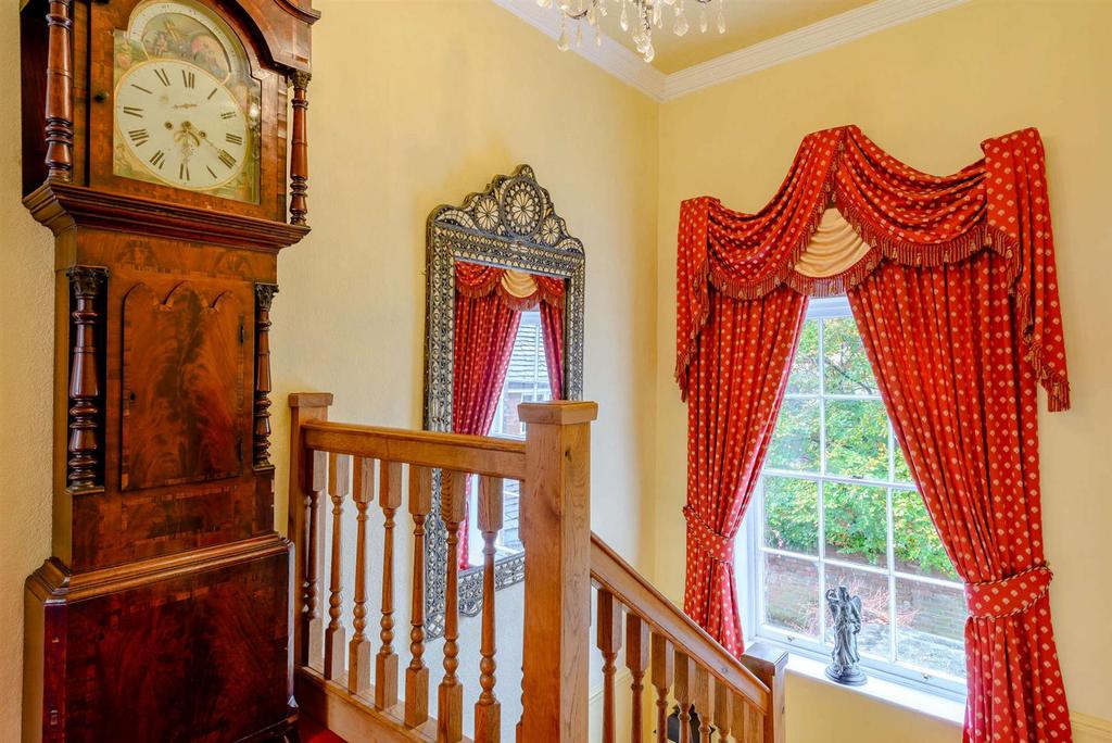 8441536-interior34-800.jpg
