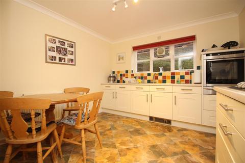 1a Ashleigh Road, Horsham, RH12 2LE