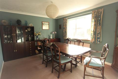 1a Ashleigh Road, Horsham, RH12 2LE