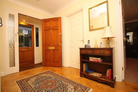 1a Ashleigh Road, Horsham, RH12 2LE