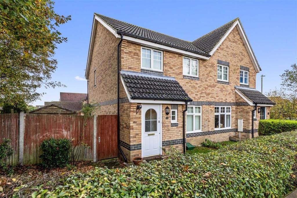 Emperor Way, Knights Park, Ashford 3 bed semidetached house £330,000