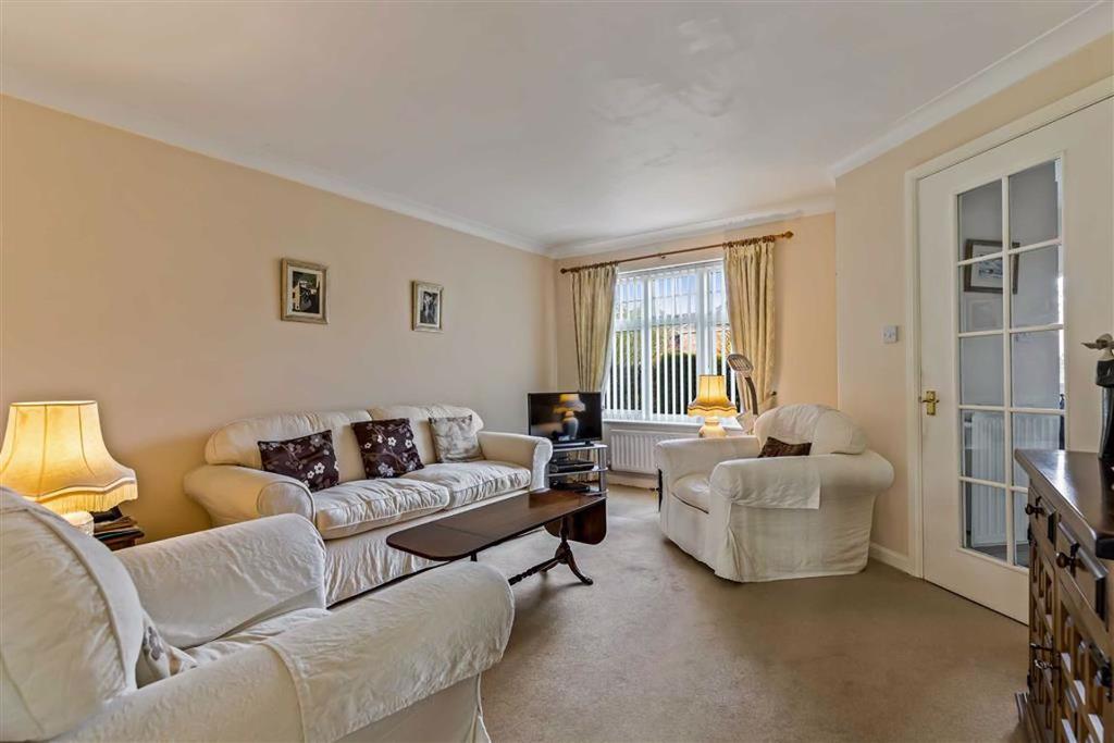 Emperor Way, Knights Park, Ashford 3 bed semidetached house £330,000