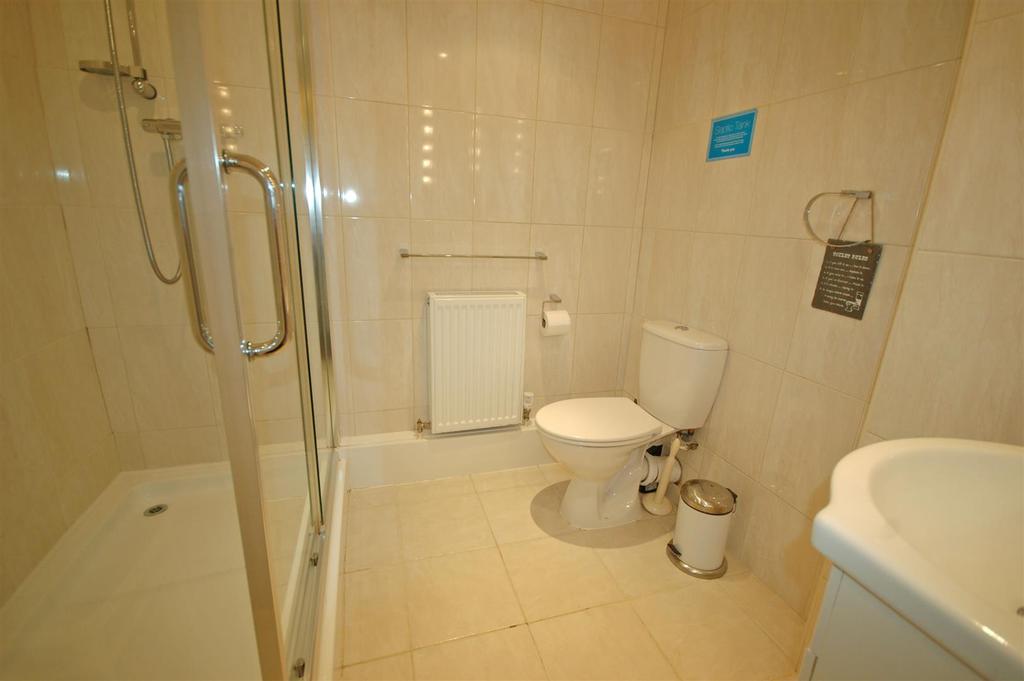 En suite showeroom