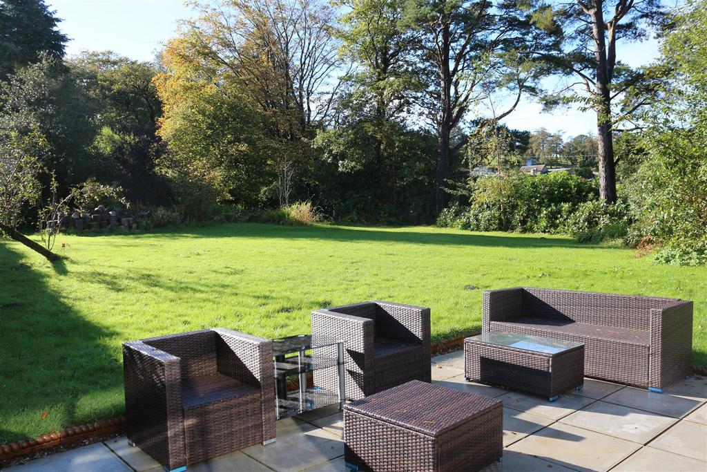 P e main house seating area photo 2.JPG