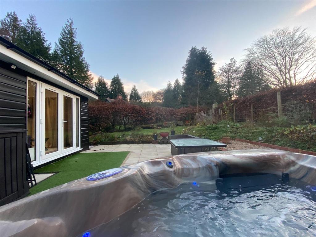P e hot tub l p m view.jpeg