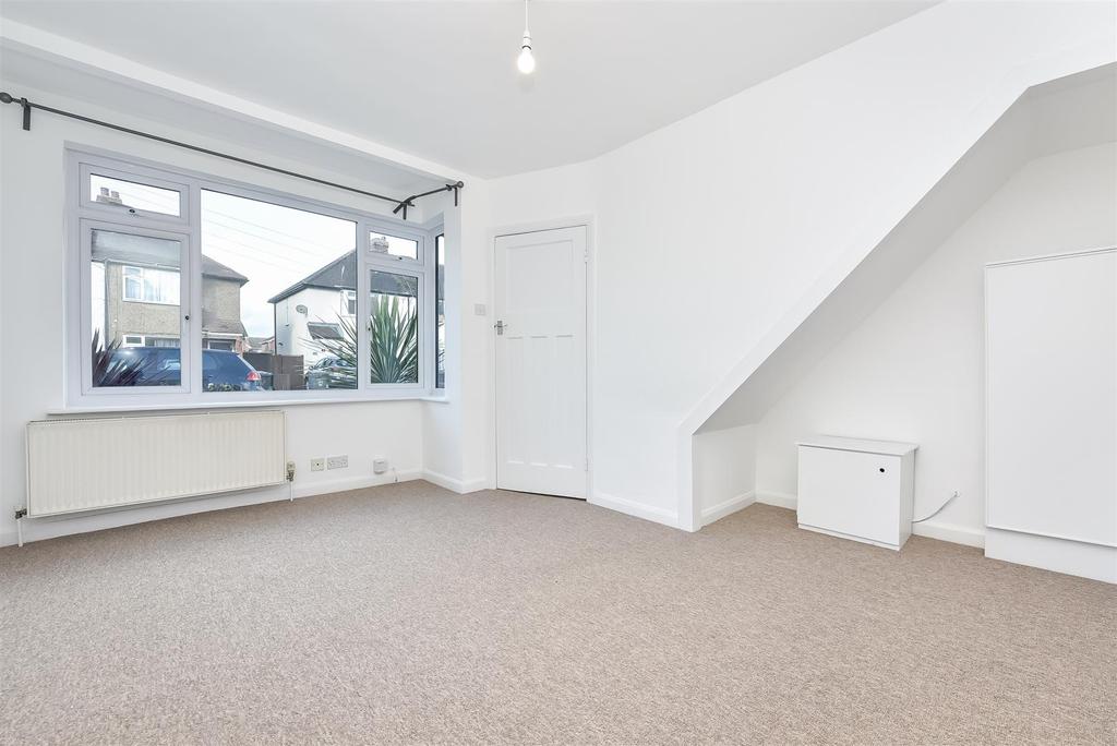 Warwick Avenue Thorpe Lea Road Egham... 2 bed end of terrace house £