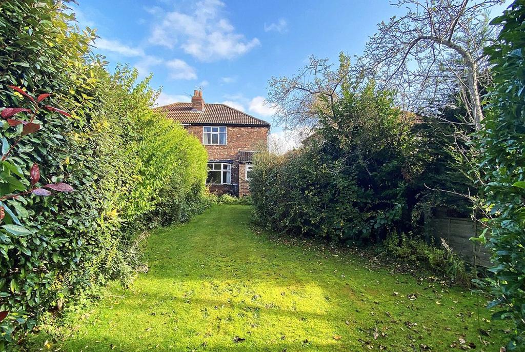 Vaudrey Drive, Timperley, Cheshire 3 bed semidetached house £300,000