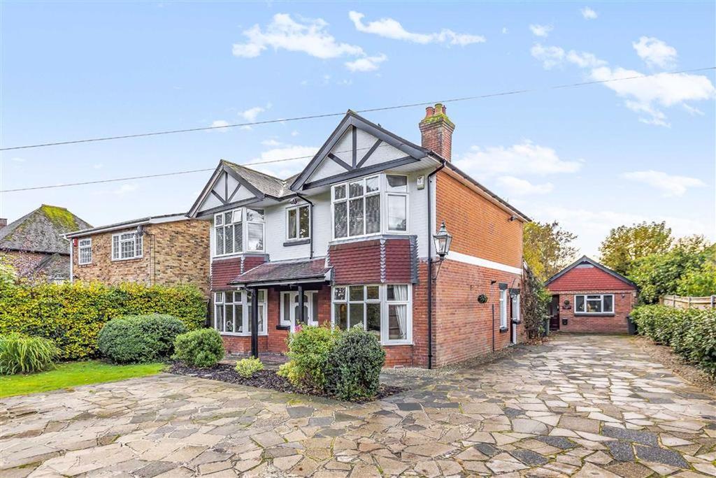 Bournemouth Road, Chandlers Ford, Hampshire 4 bed detached house £725,000