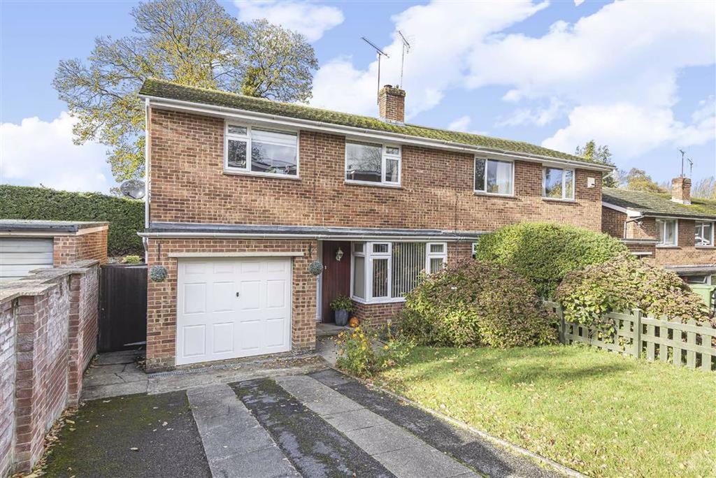 Ashdown Close, Hiltingbury, Chandlers Ford, Hampshire 3 bed semi