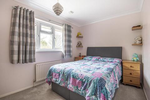 18 Flemming Avenue, Chalgrove, Oxford, OX44 7SN