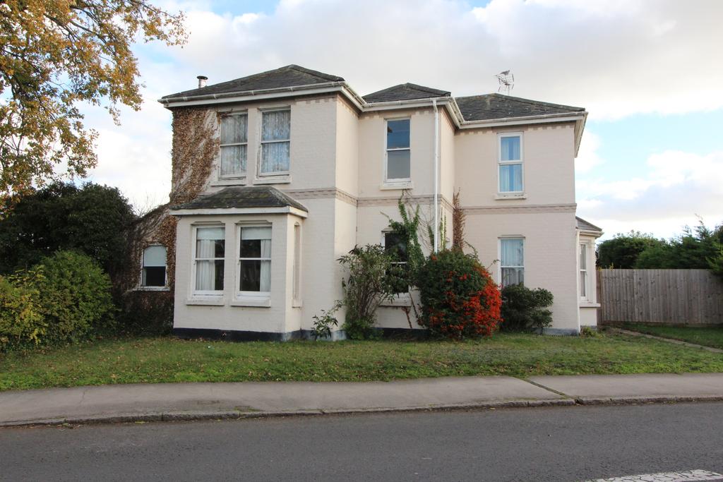 Ladysmith Avenue, Brightlingsea, Colchester, Essex CO7 4 bed detached