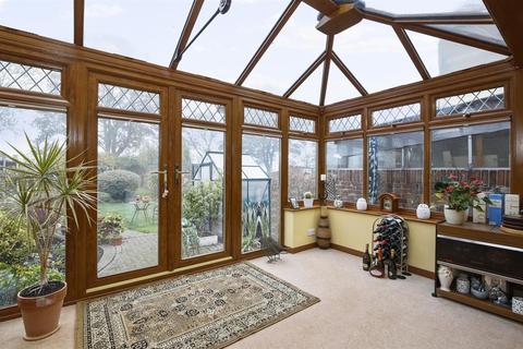 22 Parsonage Manorway, Belvedere, DA17 6LL