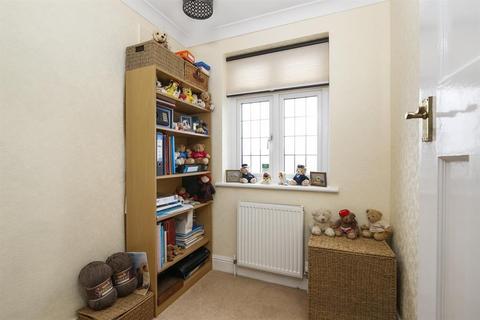 22 Parsonage Manorway, Belvedere, DA17 6LL