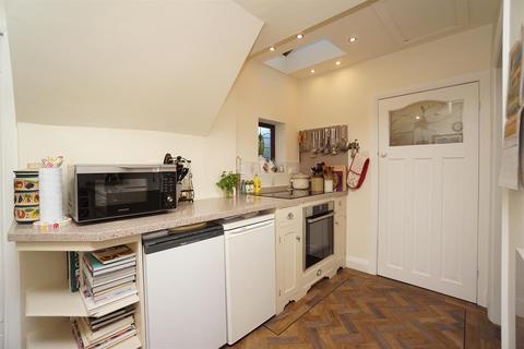 73 Crawshaw Grove, Sheffield, S8 7EA