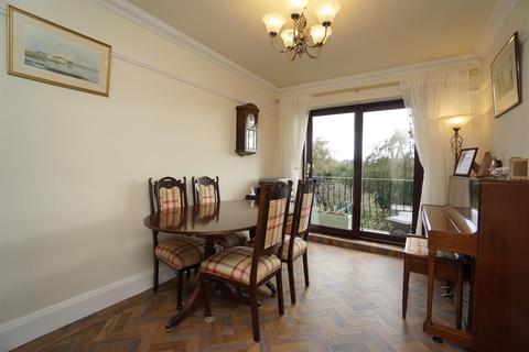 73 Crawshaw Grove, Sheffield, S8 7EA