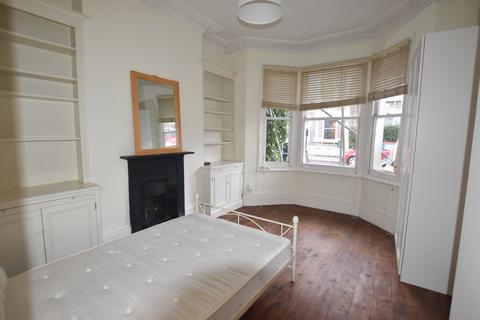 2 bedroom flat to rent, Helix Road, Brixton, london SW2