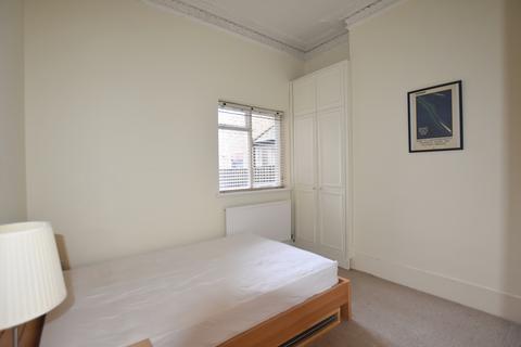 2 bedroom flat to rent, Helix Road, Brixton, london SW2