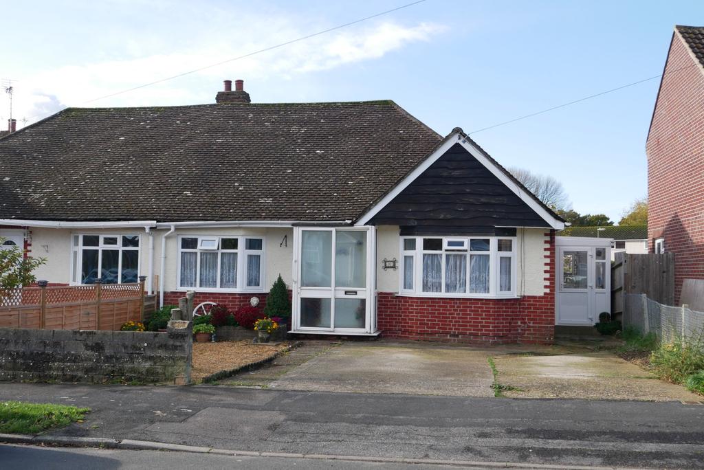 HILLSON DRIVE, FAREHAM 2 bed semidetached bungalow £279,950
