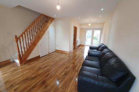 2 bedroom terraced house to rent, Woodrow Avenue, Hayes UB4