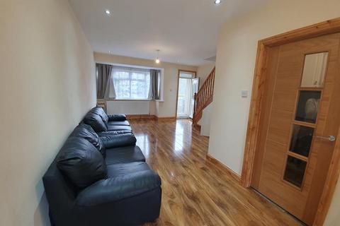 2 bedroom terraced house to rent, Woodrow Avenue, Hayes UB4