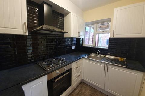 2 bedroom terraced house to rent, Woodrow Avenue, Hayes UB4