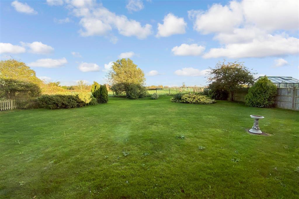 Holmfield Avenue, Thorley, Yarmouth, Isle of Wight 3 bed detached bungalow £395,000
