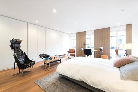 16 Russell Gardens Mews, London, W14 8EU