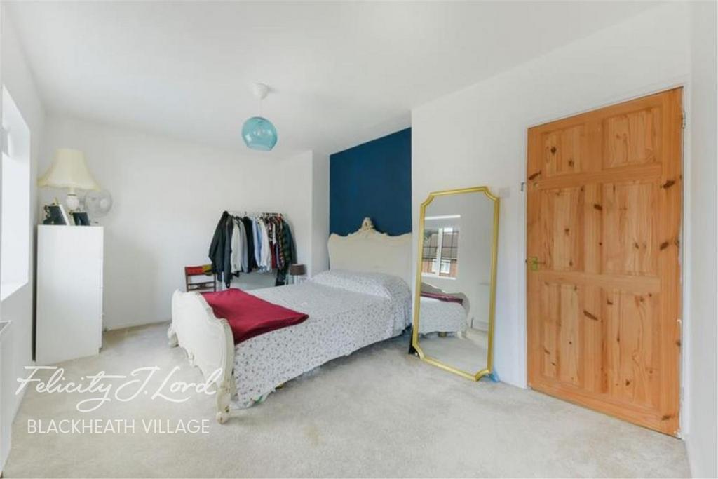 Dursley Road, SE3 2 bed terraced house £2,000 pcm (£462 pw)