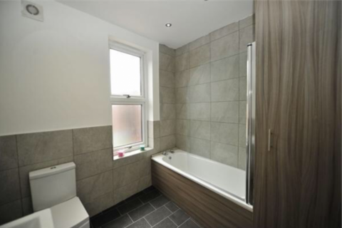 2 bedroom terraced house to rent, Autumn Place, Hyde Park, Leeds, LS6 1RJ