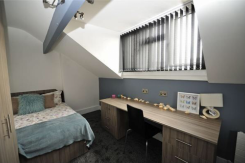2 bedroom terraced house to rent, Autumn Place, Hyde Park, Leeds, LS6 1RJ