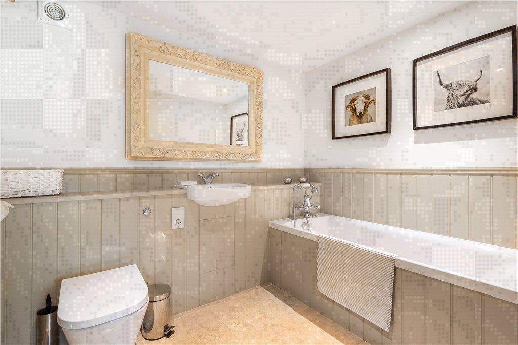 En-Suite Bathroom