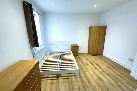 Studio to rent, WINDSOR ROAD, ILFORD IG1