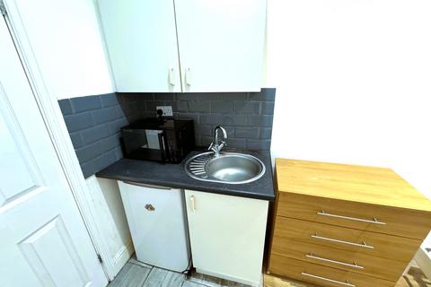 Studio to rent, WINDSOR ROAD, ILFORD IG1