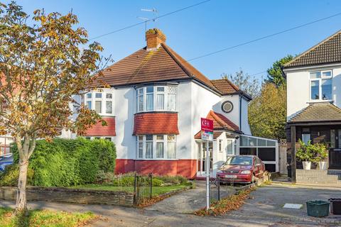99 Chestnut Avenue, West Wickham, BR4 9EU