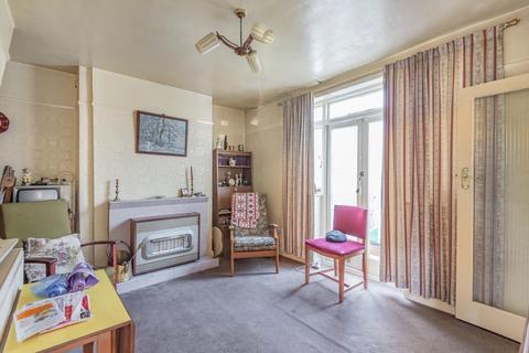 99 Chestnut Avenue, West Wickham, BR4 9EU