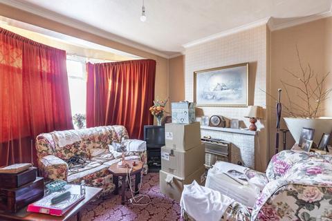 99 Chestnut Avenue, West Wickham, BR4 9EU