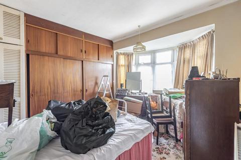 99 Chestnut Avenue, West Wickham, BR4 9EU
