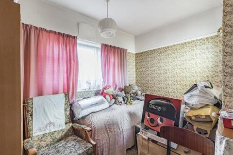 99 Chestnut Avenue, West Wickham, BR4 9EU