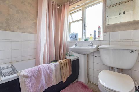 99 Chestnut Avenue, West Wickham, BR4 9EU