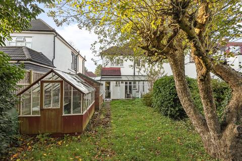 99 Chestnut Avenue, West Wickham, BR4 9EU