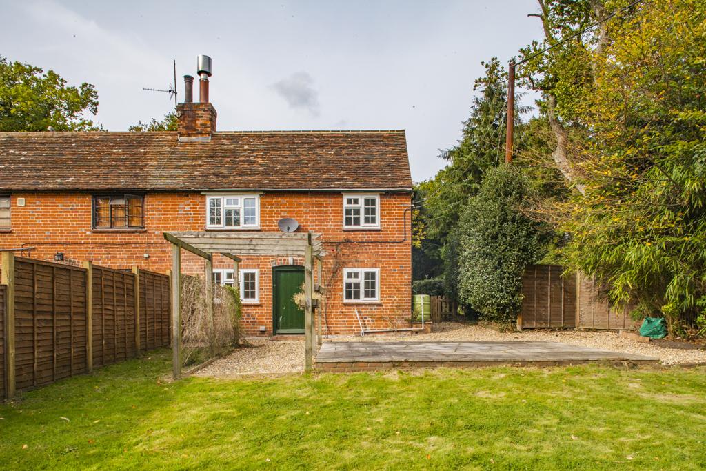 Frilsham Common Cottage, Frilsham, RG8 2 bed cottage £995 pcm (£230 pw)