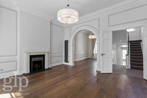 22 Connaught Square, London, W2 2HJ