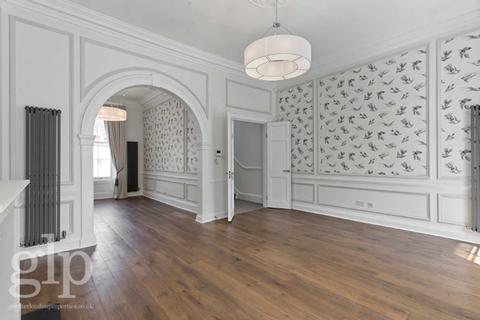 22 Connaught Square, London, W2 2HJ