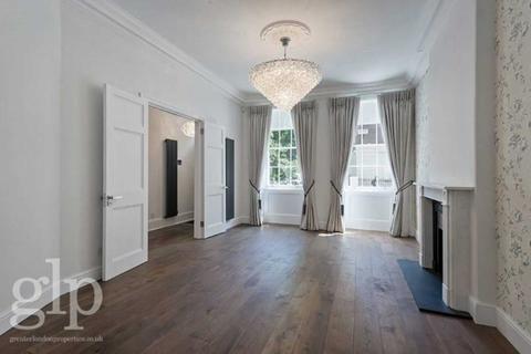 22 Connaught Square, London, W2 2HJ